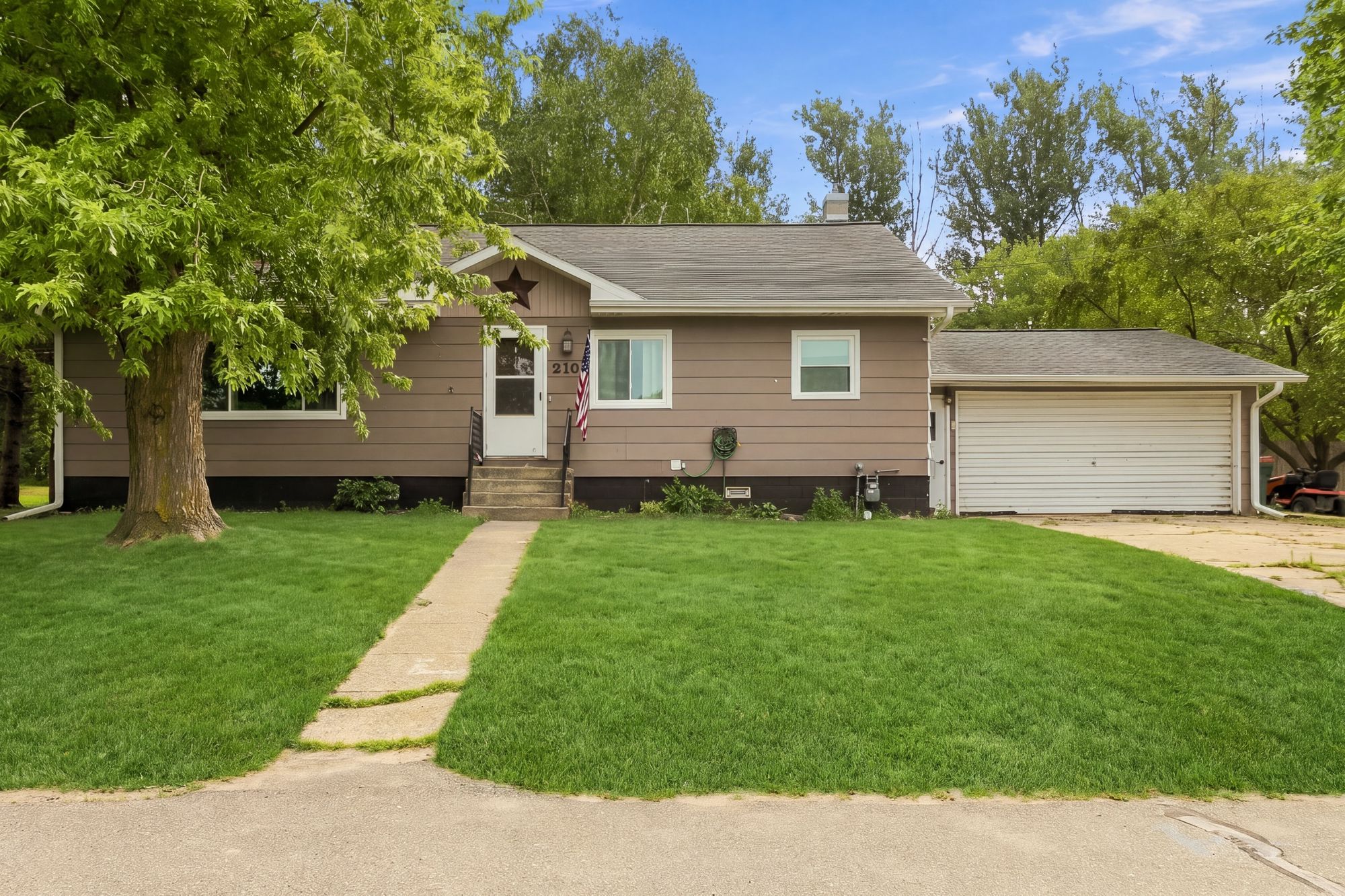 Front of a ranch home with green lawn